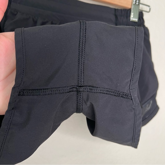Lululemon Hotty Hot Short II *2.5" in Black size 6 - Picture 3 of 8
